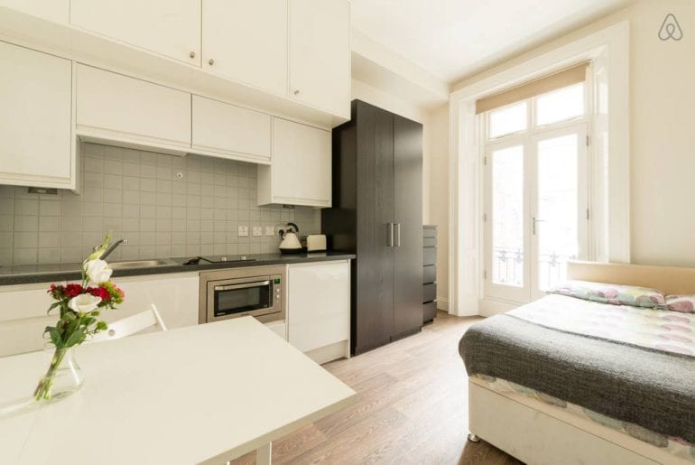 airbnb apartment in london victoria area