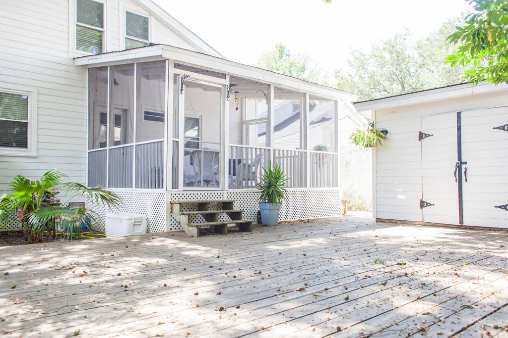 airbnb charleston back deck