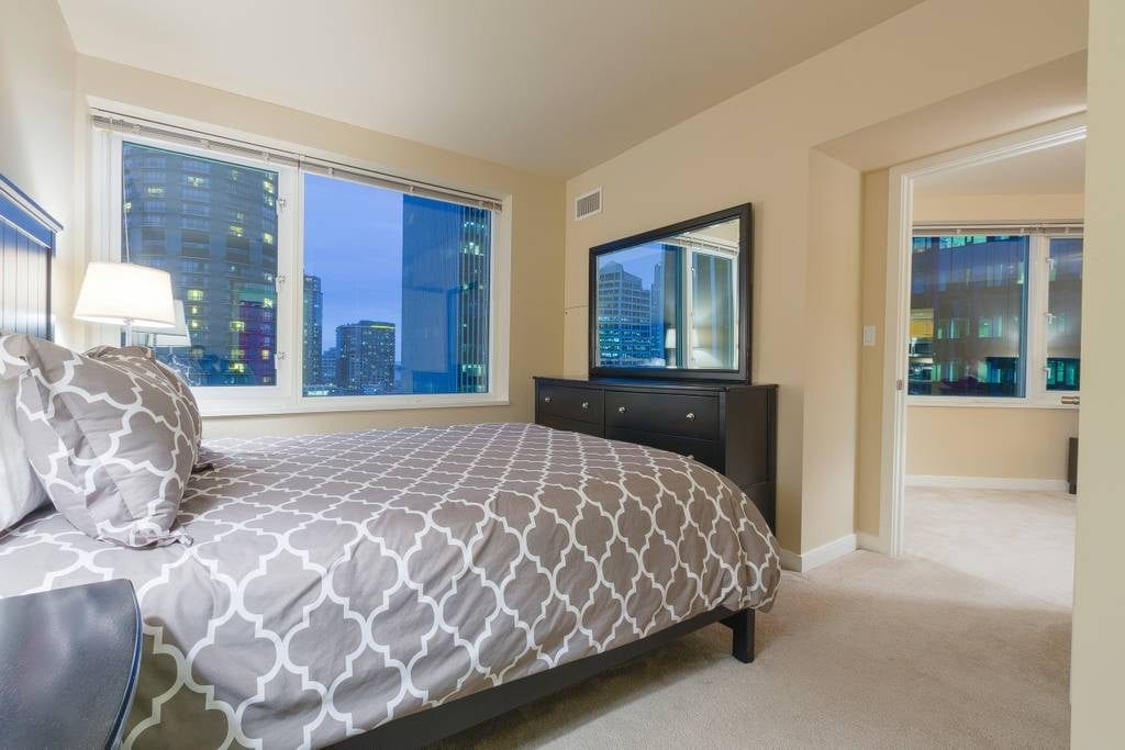 downtown high rise seattle airbnb