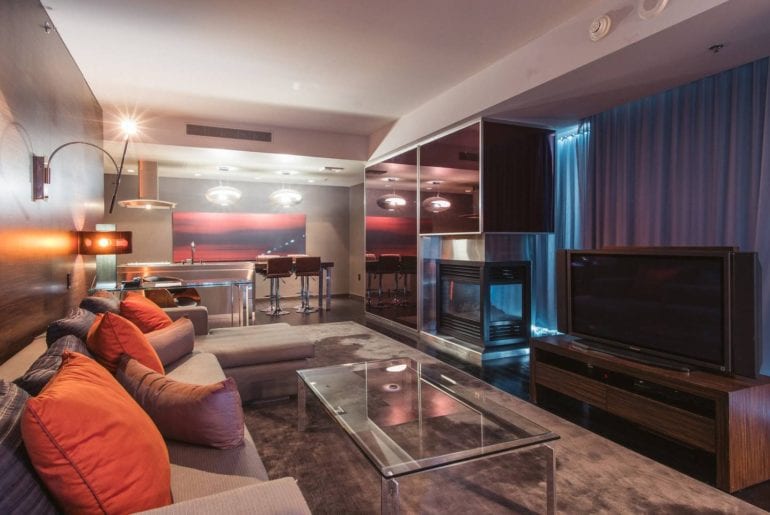 high rise suite with balcony airbnb las vegas