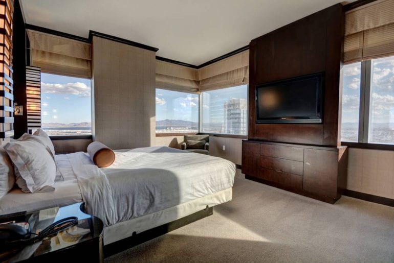 Relax in the plush queen-sized bed while you soak in the beauty of the Las Vegas skyline