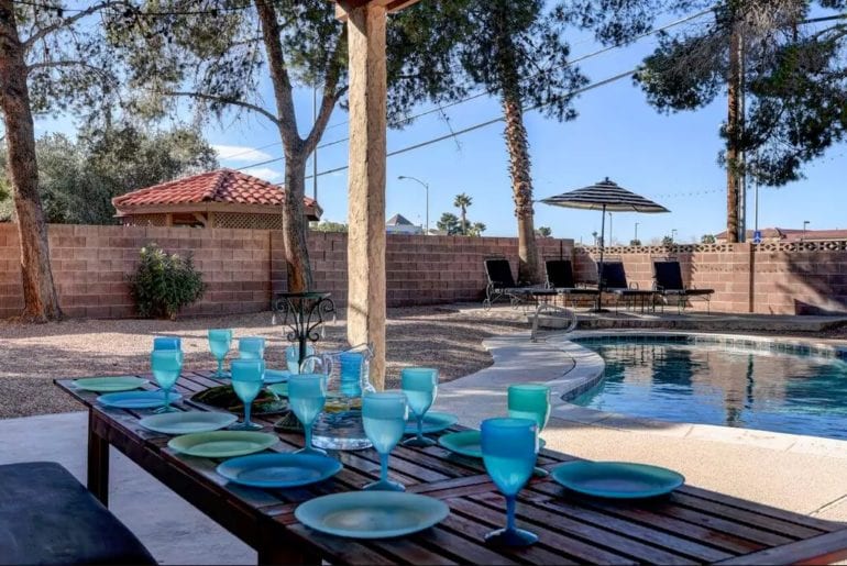 Las Vegas Sign Enjoy your meals in this beautiful outdoor dining area overlooking palm trees and the pool