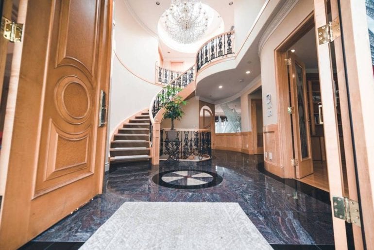 luxury home west vancouver airbnb