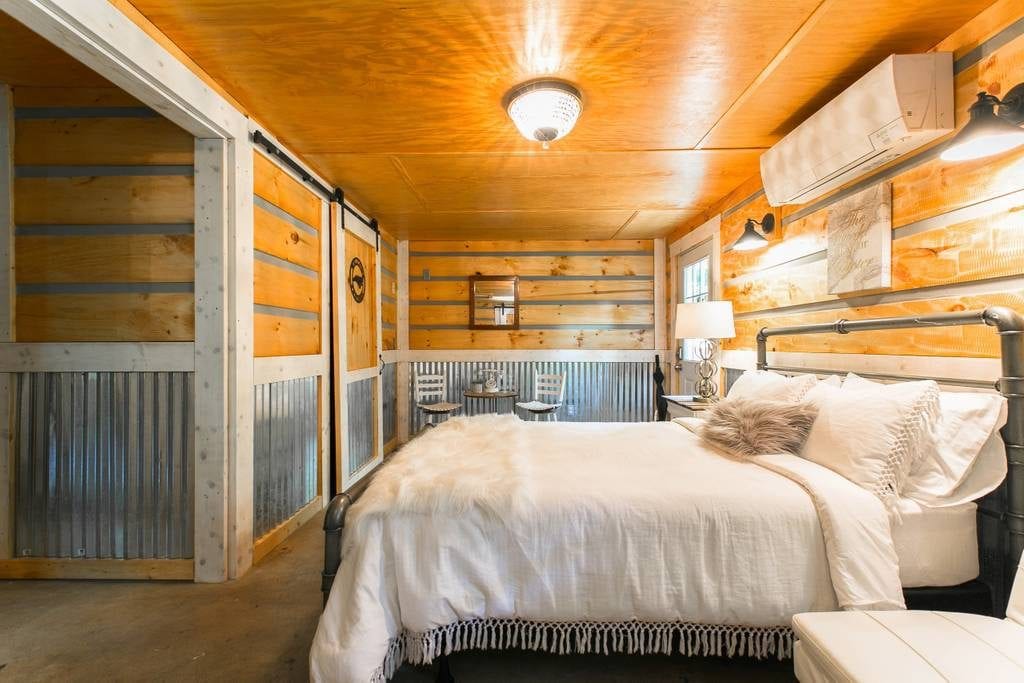 Sleek and stylish cabin-esque studio guesthouse