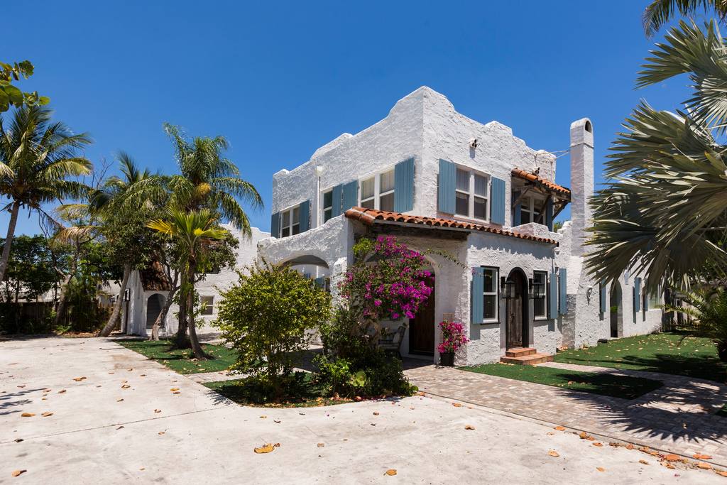 A spanish style mansion available for Airbnb vacation rental in Florida