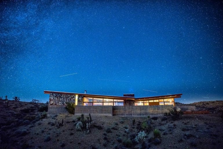 mid century joshua tree airbnb home with hottub