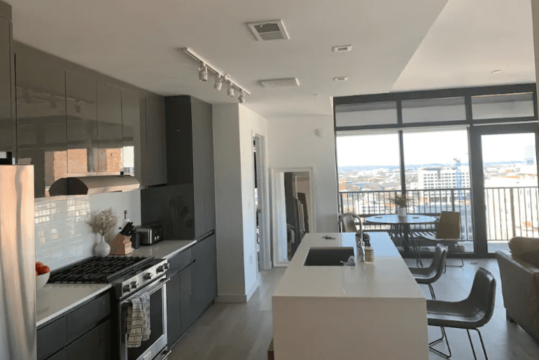 atlanta midtown airbnb apartment
