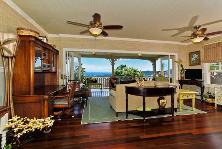 classic Hawaiian airbnb bungalow in honolulu