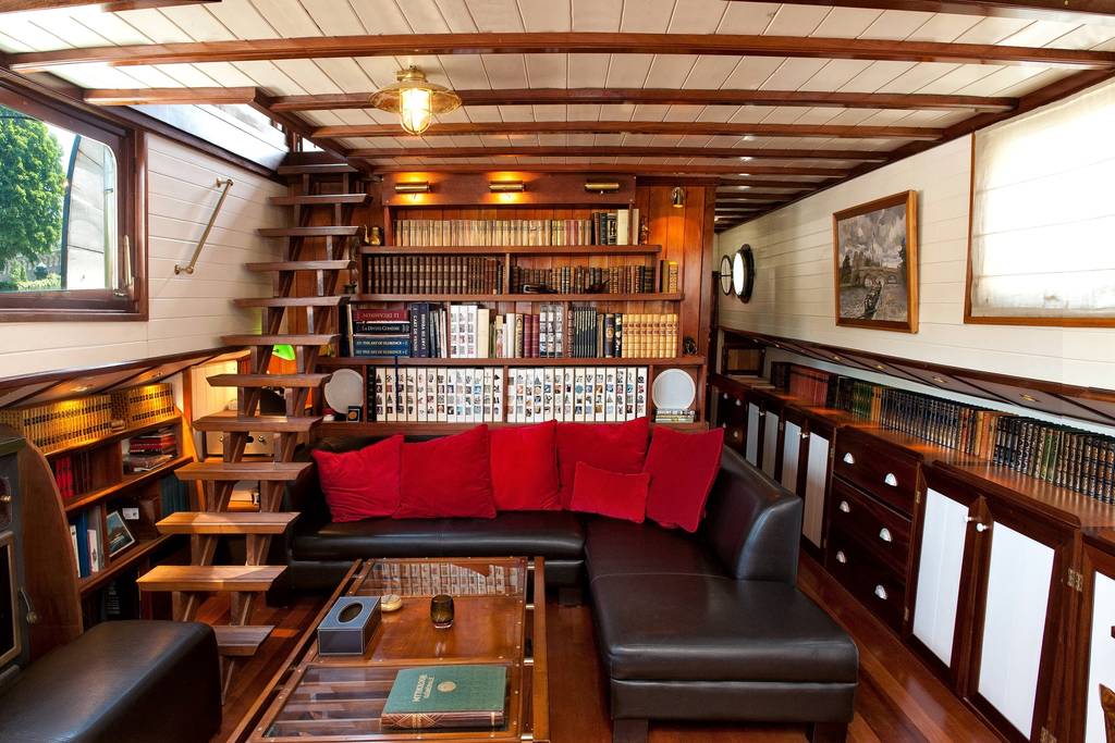airbnb houseboat on river seine paris