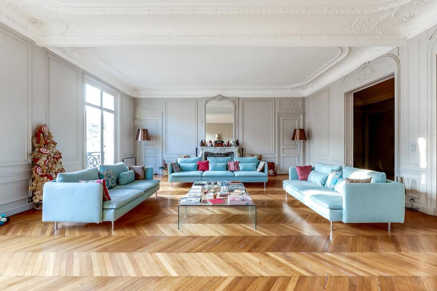 gigantic paris apartment near louis vuitton 