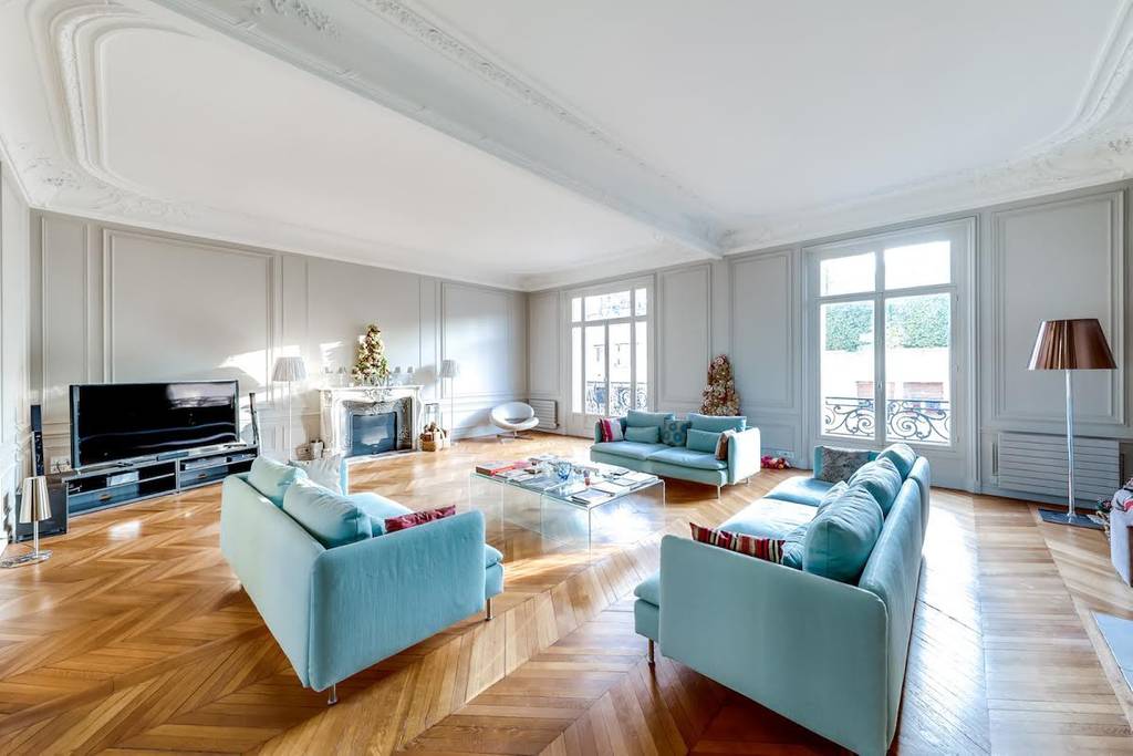 gigantic paris apartment near louis vuitton 