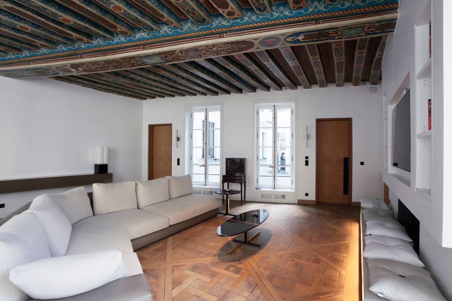 historic apartment airbnb paris