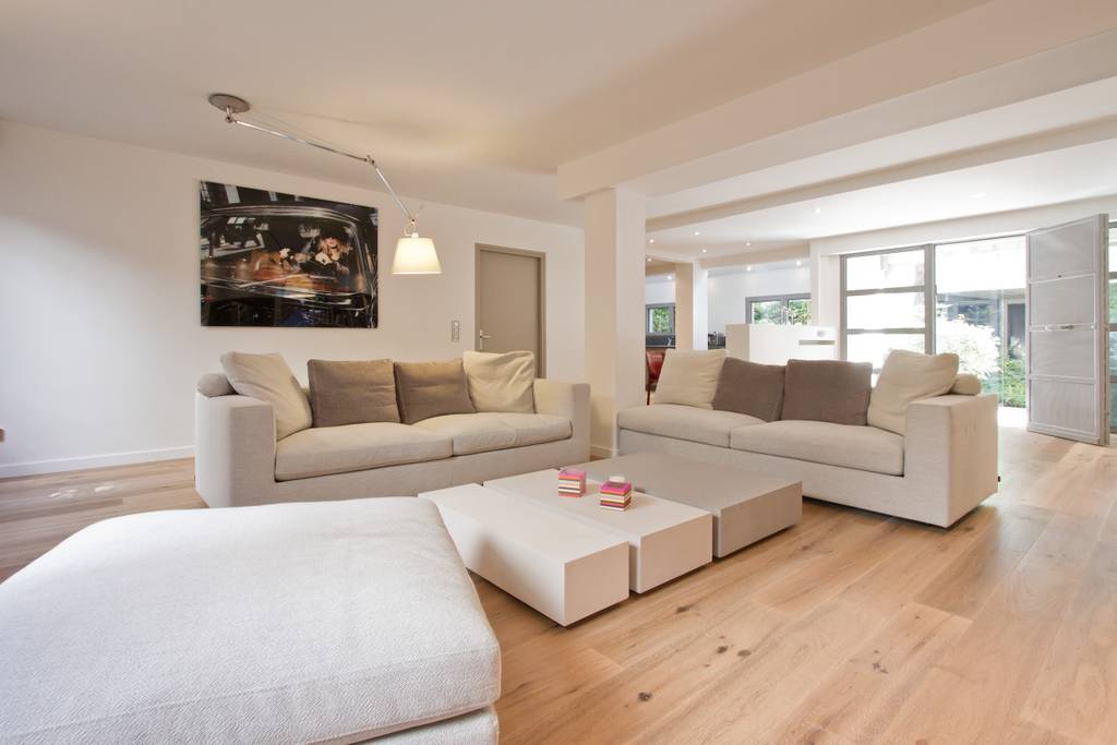 airbnb minimalist home in heart of marais paris