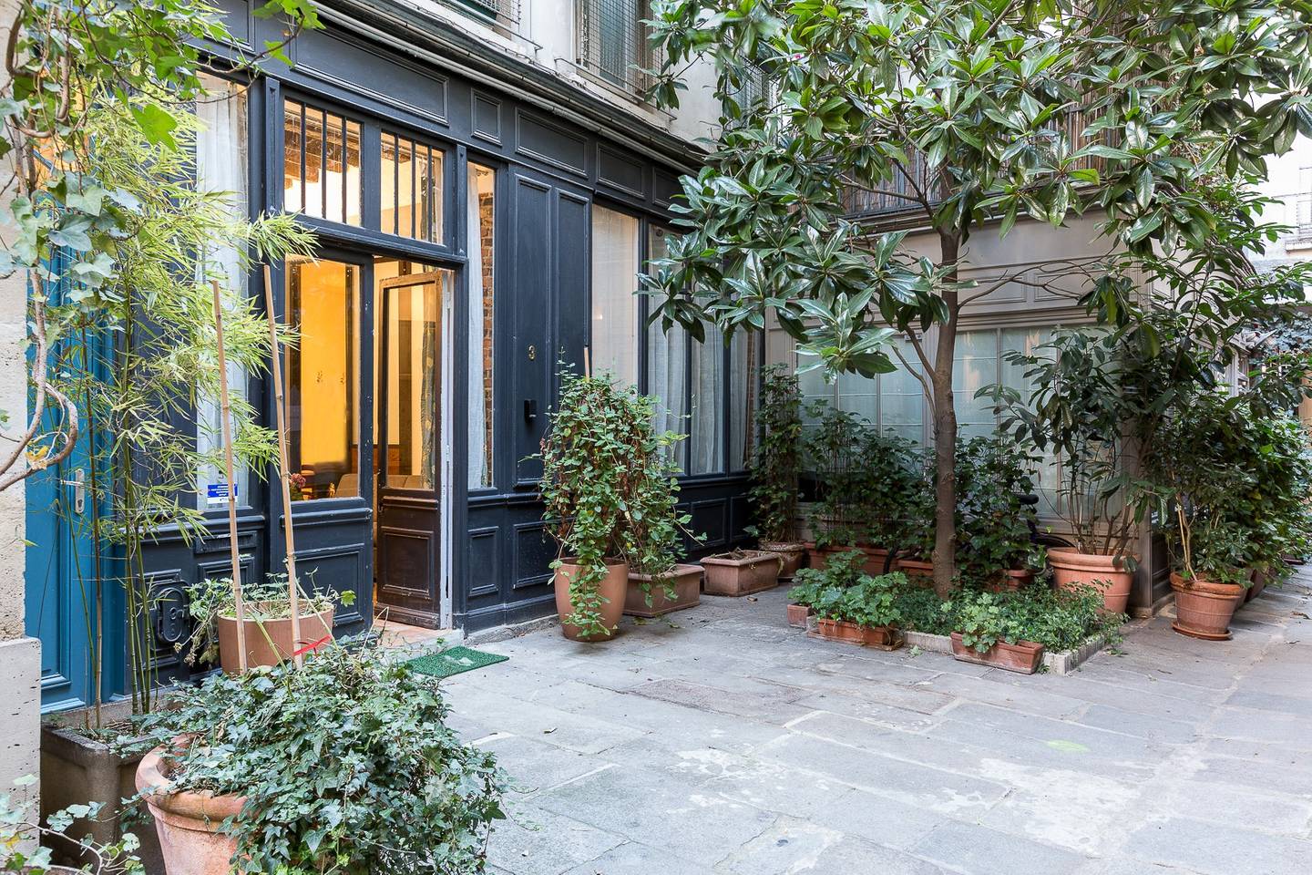 gorgeous 17th century mansion airbnb paris