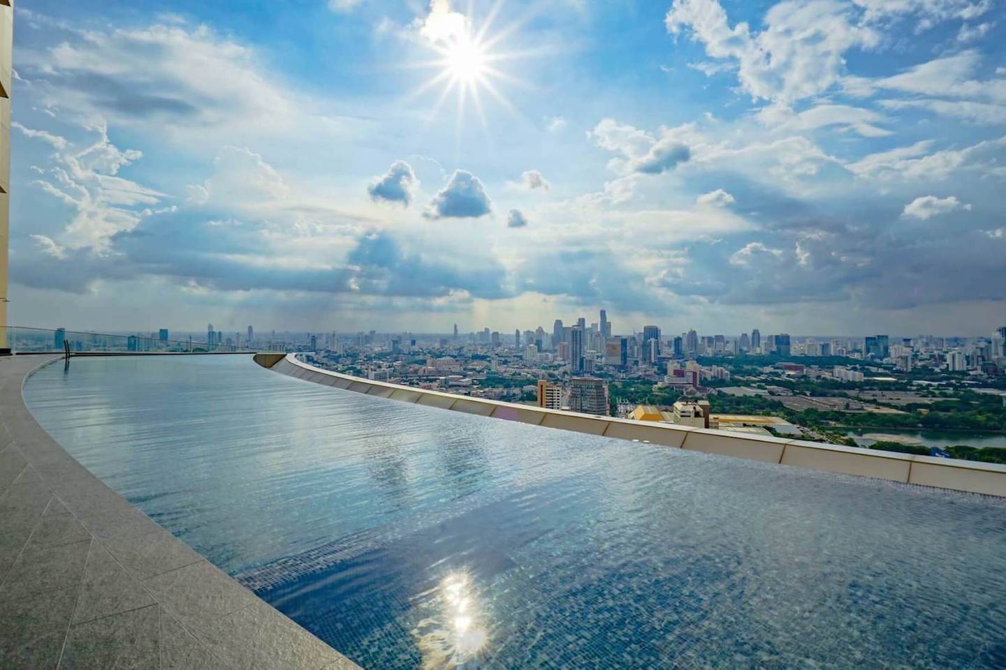 spectacular views from this bangkok condo