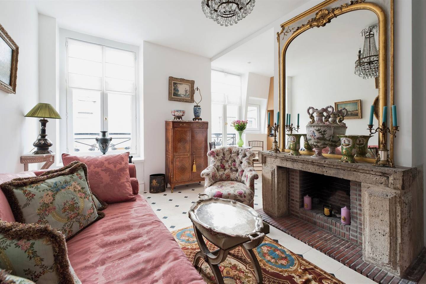 opulent parisian apartment with its own library 