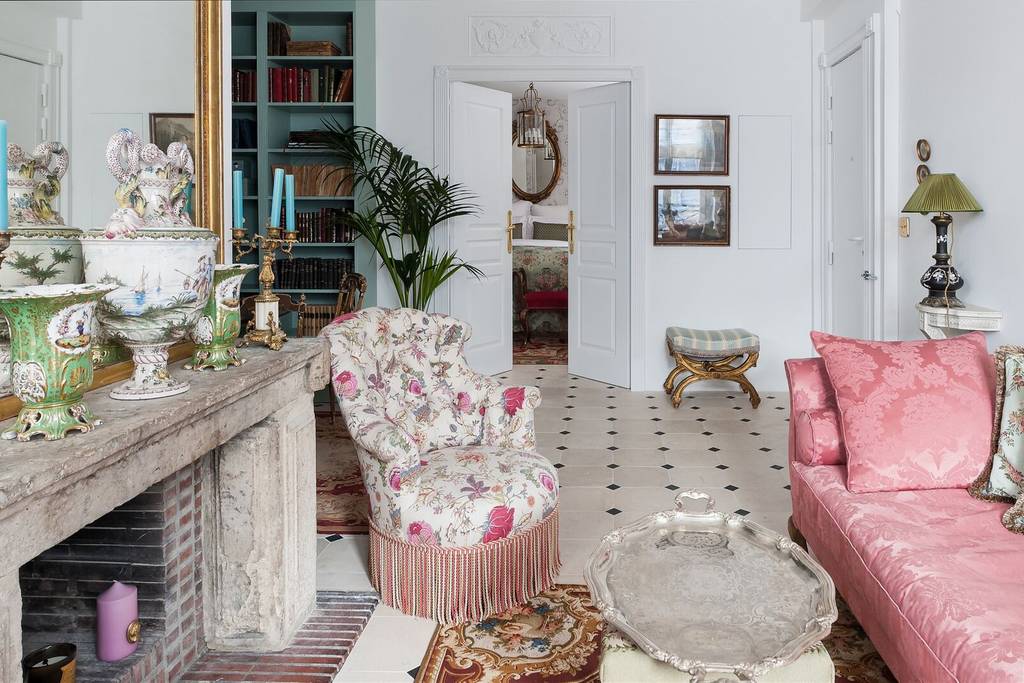 opulent parisian apartment with its own library 