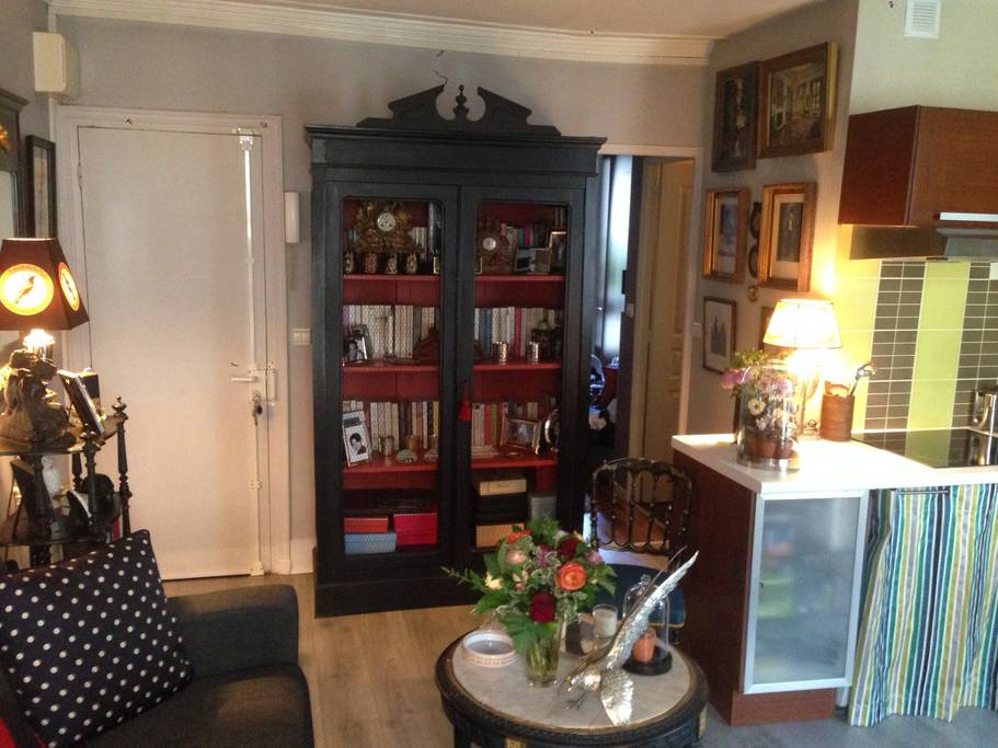 eclectic paris airbnb close to shopping and opera