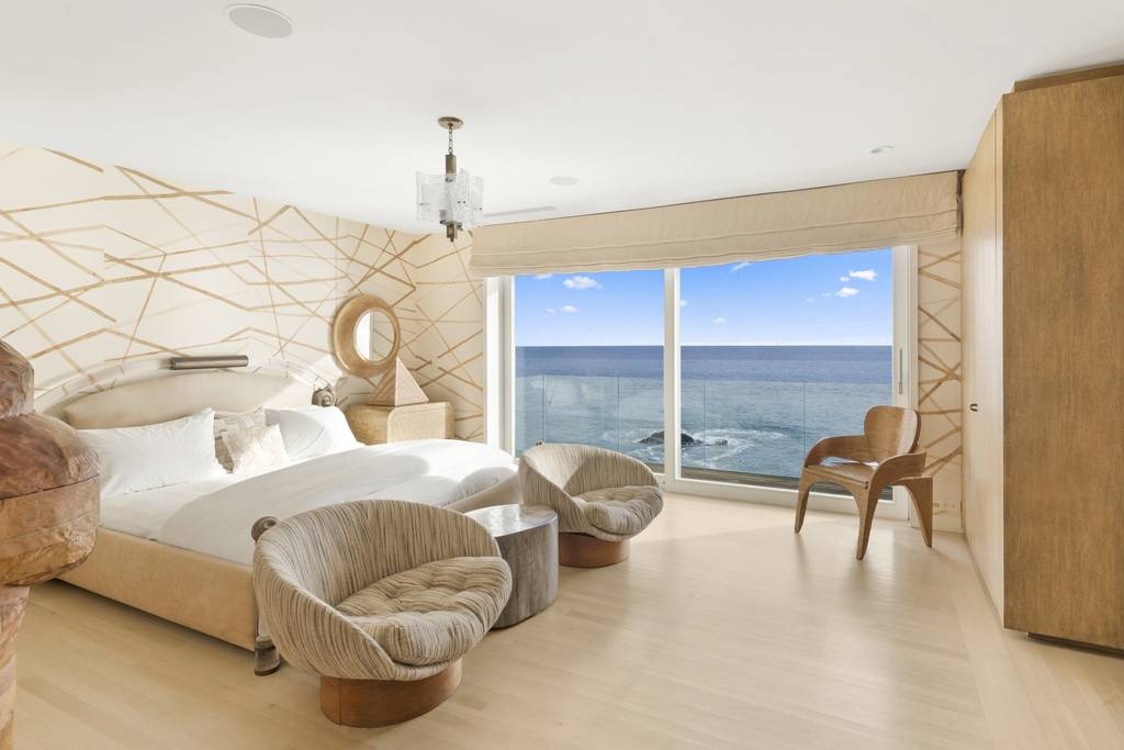 seaview bedroom in beach house in Los Angeles
