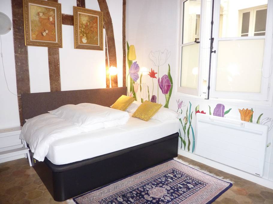 upscale paris airbnb in place de victoires