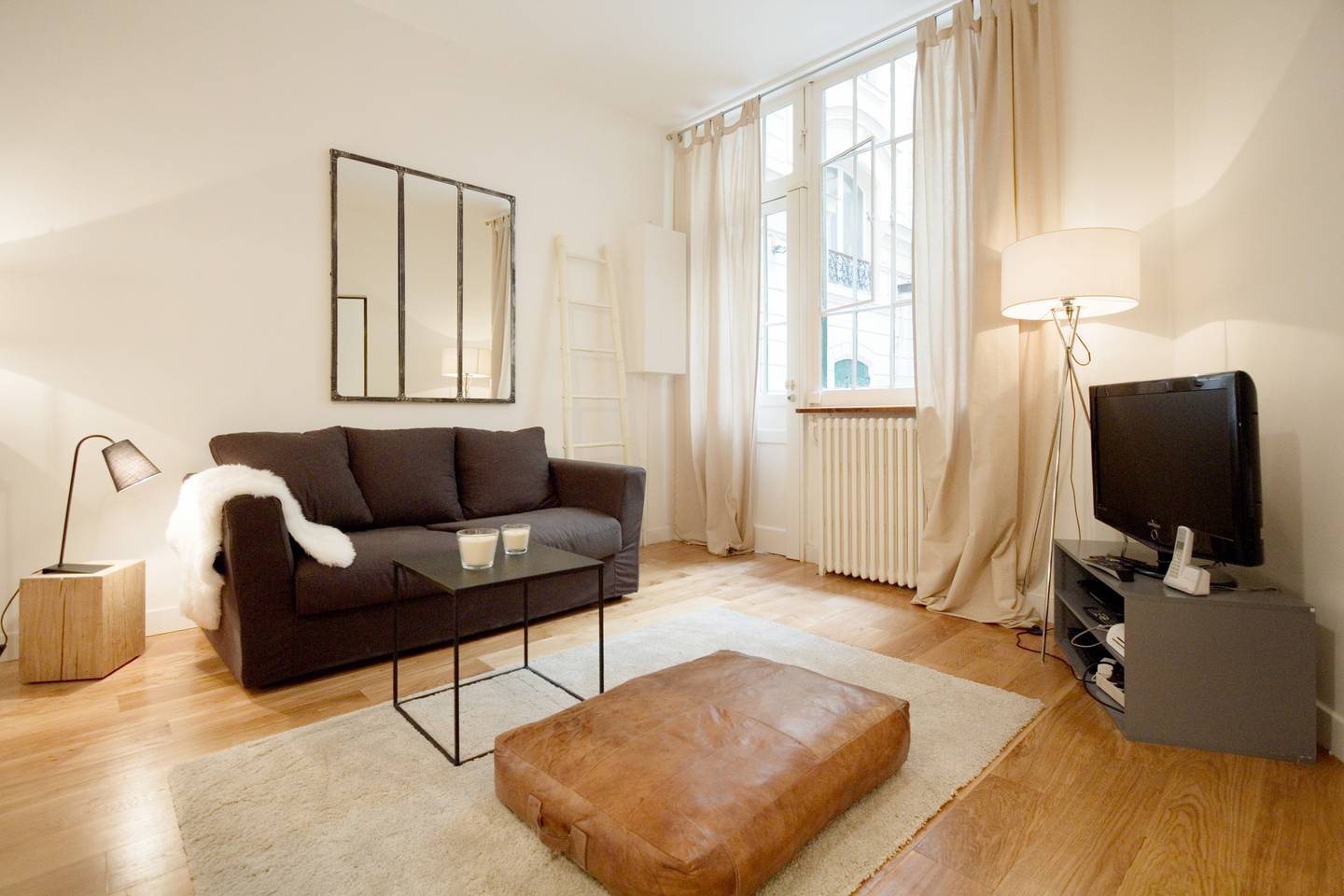 stylish airbnb apartment in latin quarter paris