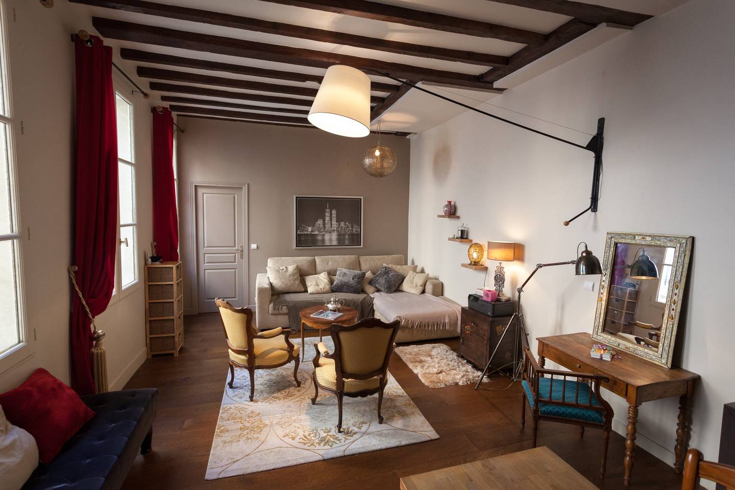 paris airbnb in poular marais district 