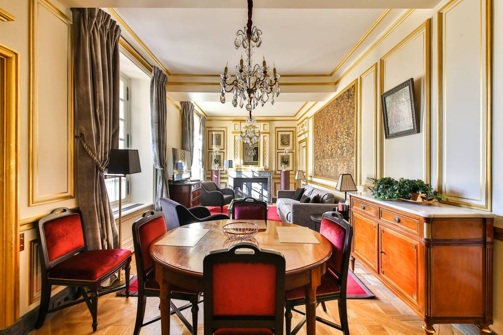 gorgeous 17th century mansion airbnb paris