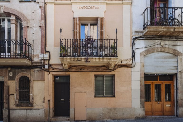 urban apartment airbnb barcelona