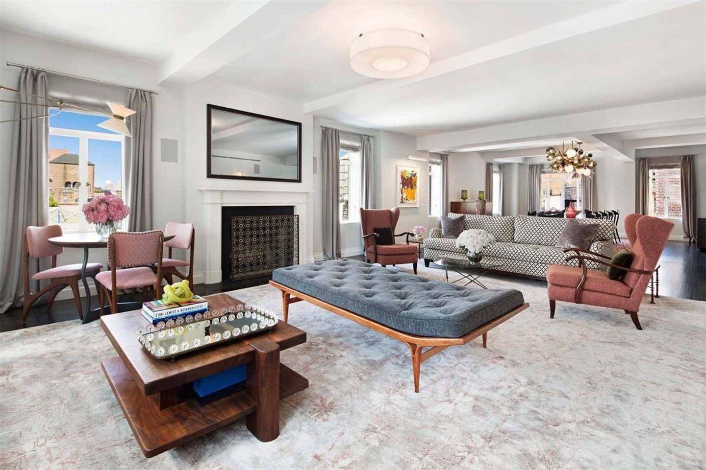 upscale new york apartment close to city attractions