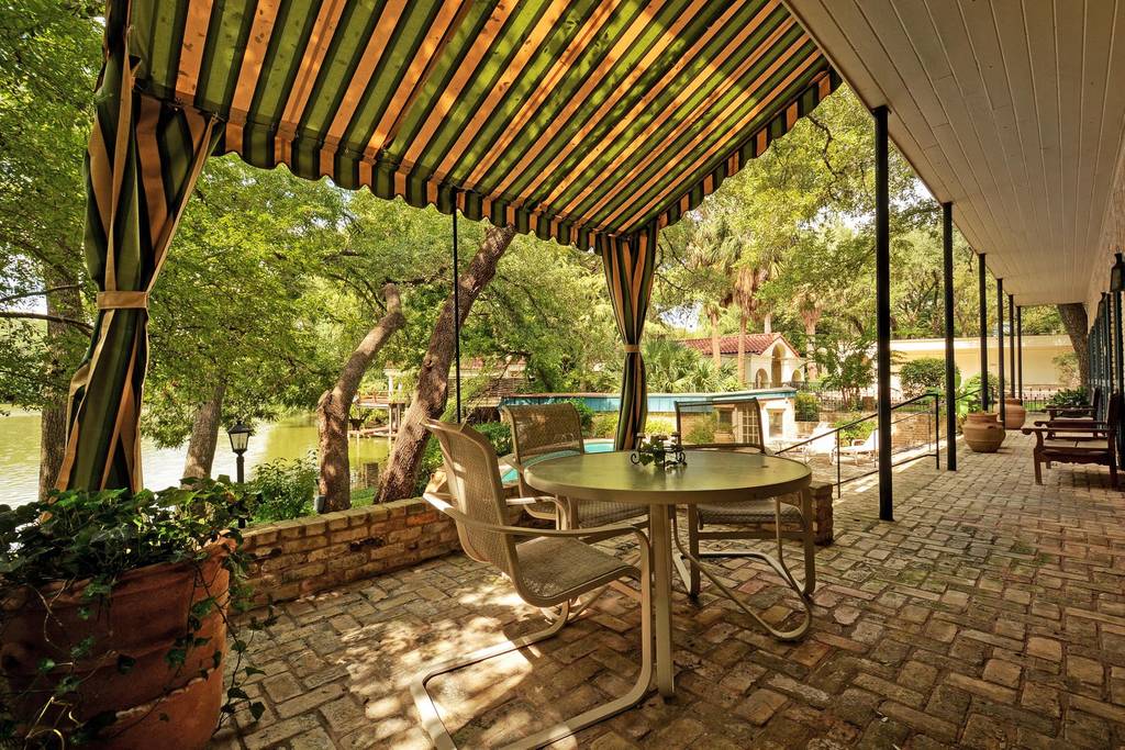 luxury home patio airbnb austin