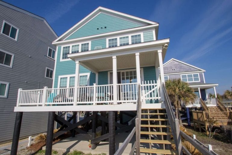 a turquoise Myrtle Beach VRBO on stults