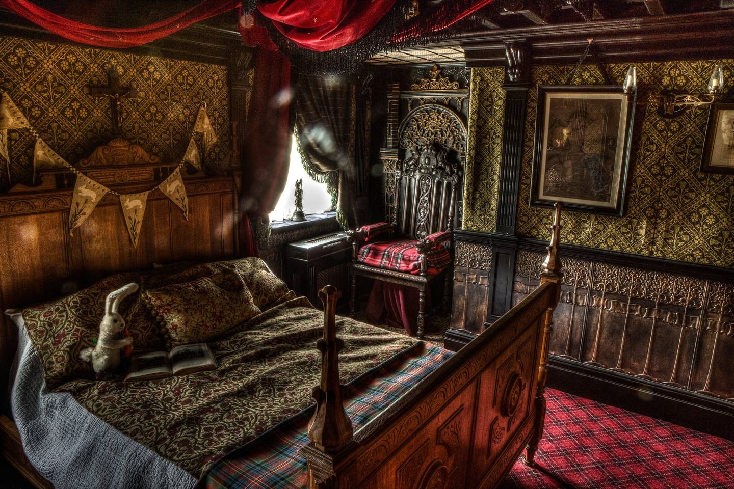 haunted home airbnb rental london 