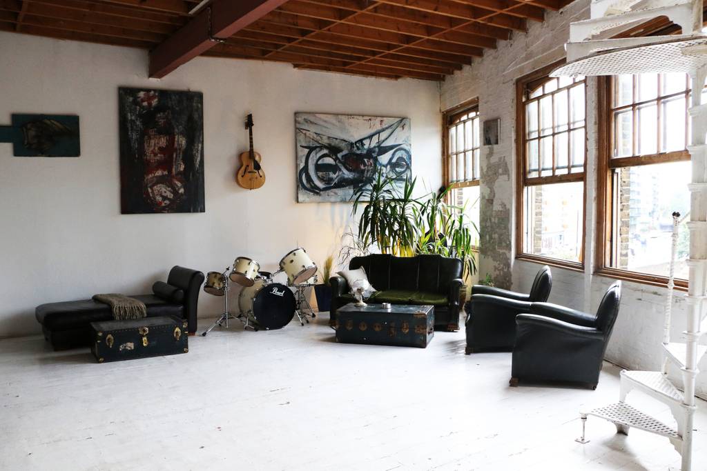 rock and roll warehouse london airbnb apartment