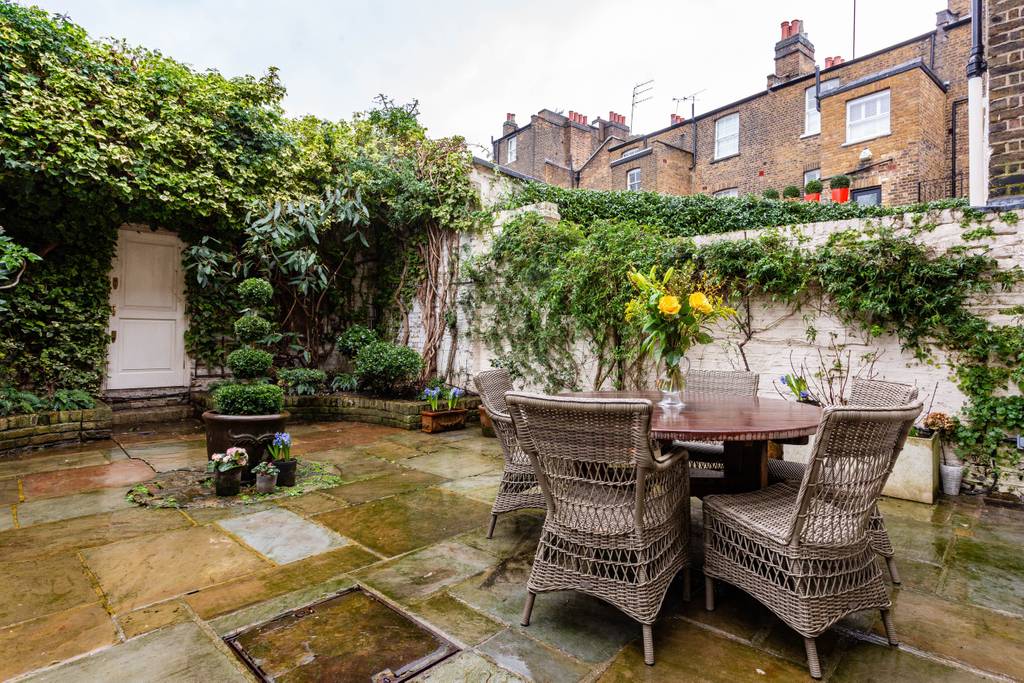 classy and elegant belgravia home airbnb