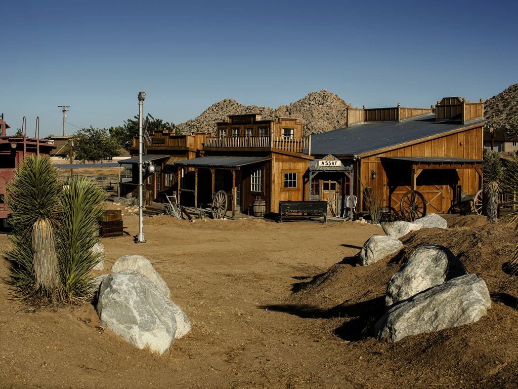 movie set style vrbo rental joshua tree