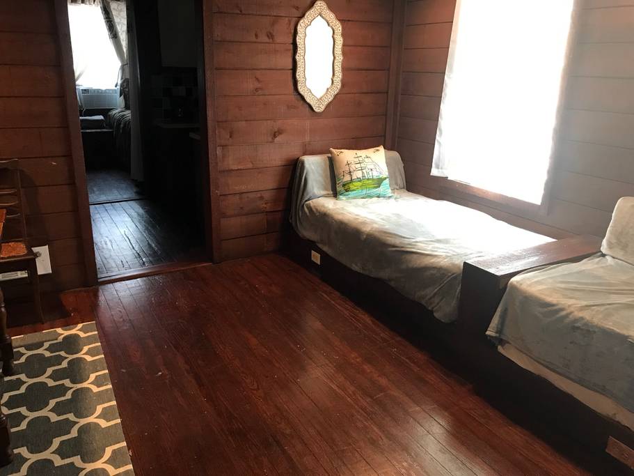 cabin style airbnb in savannah mansion