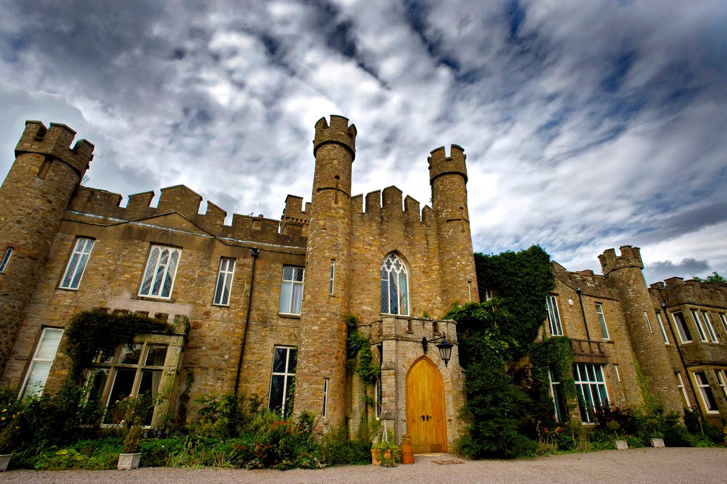 airbnb castle for rent in the english couuntryside