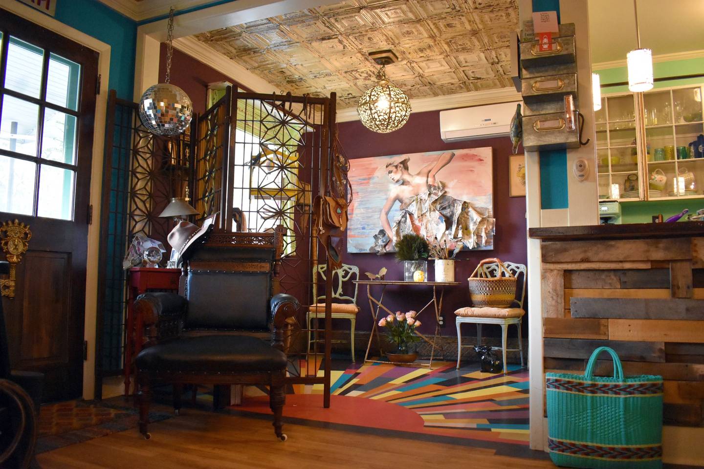 artistic airbnb retreat in historic savannah