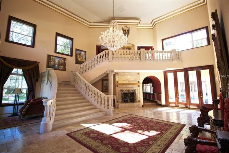 airbnb mega mansion in heart of tampa