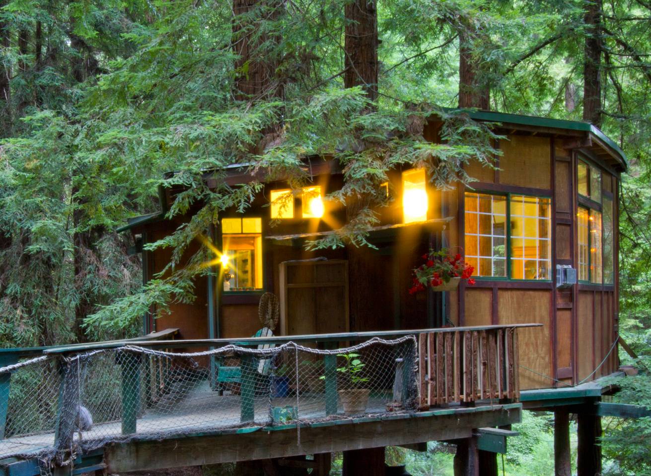 airbnb treehouse close to the pacific coast highway