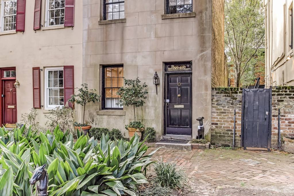 airbnb home located on the prettiest street in savannah