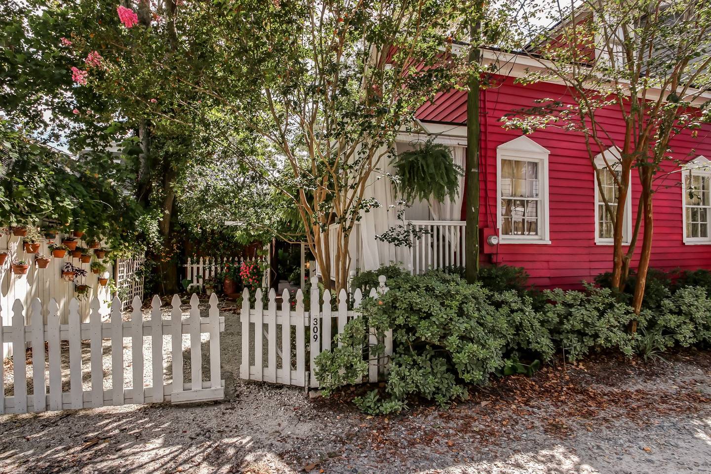 adorable historic cottage airbnb savannah