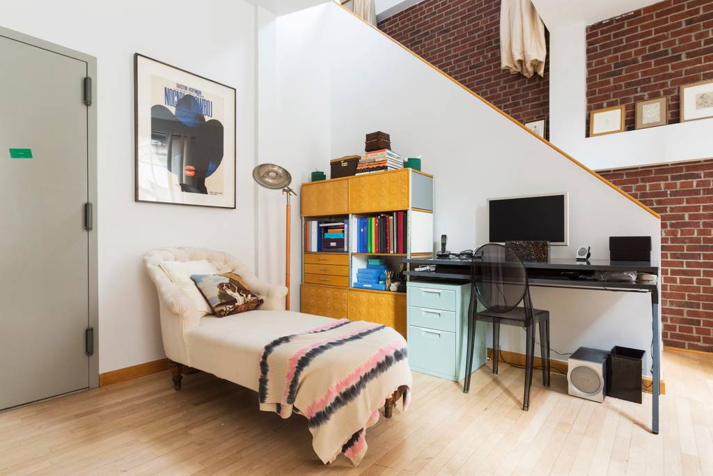 upscale modern airbnb apartment in the middle of ny soho