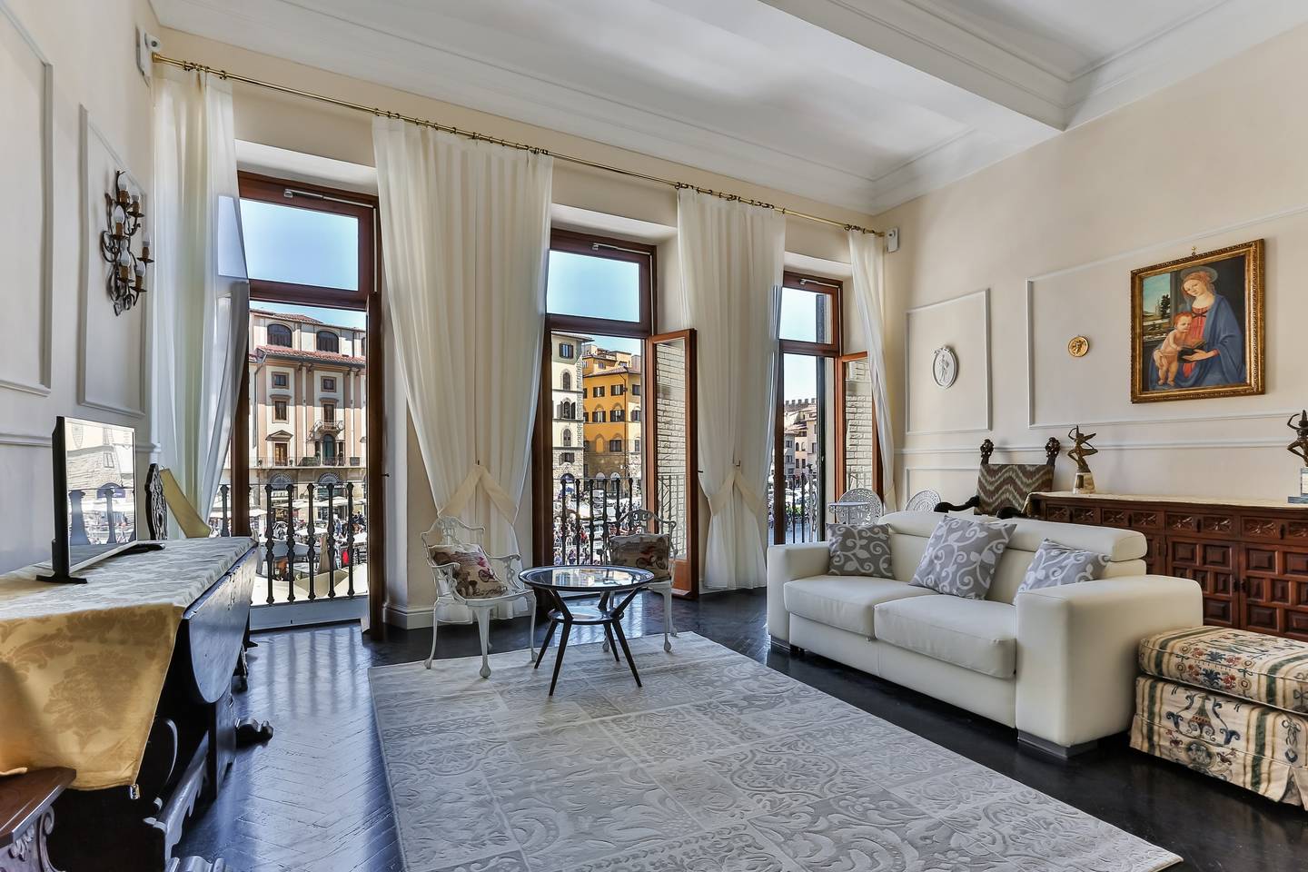 terrace apartment with views of piazza florence