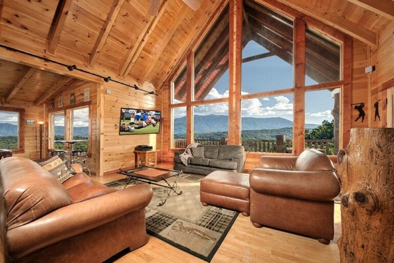 gatlingburg airbnb cabin with deck