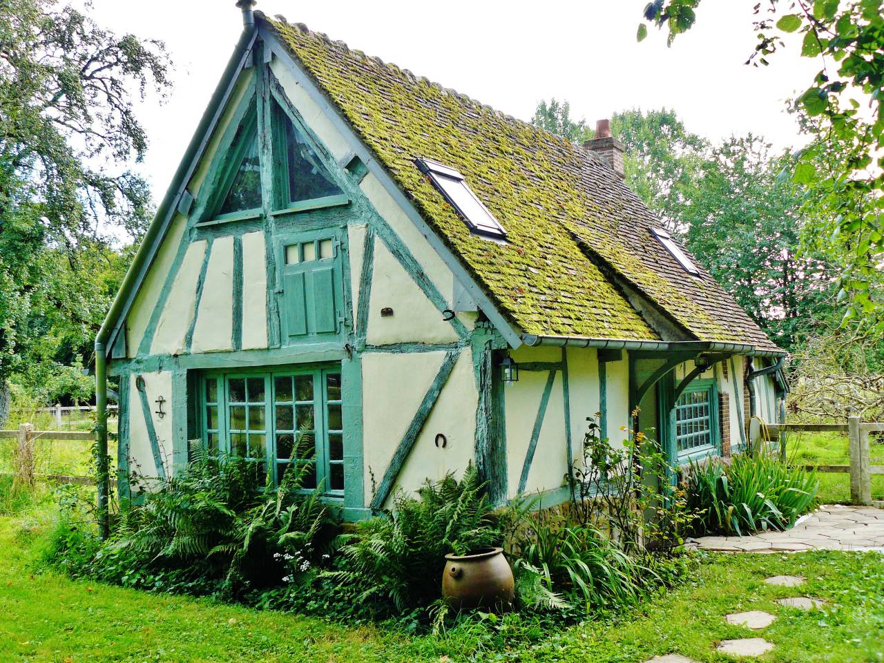 tiny rural cottage west of paris