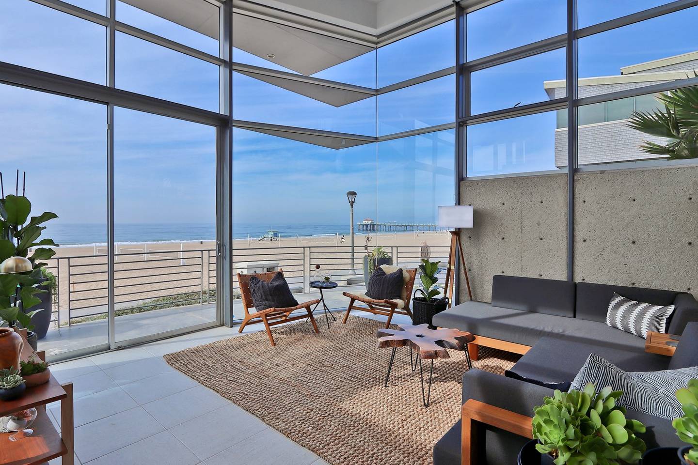 Check out these 8 incredible Los Angeles Airbnb glass houses - thelocalvibe