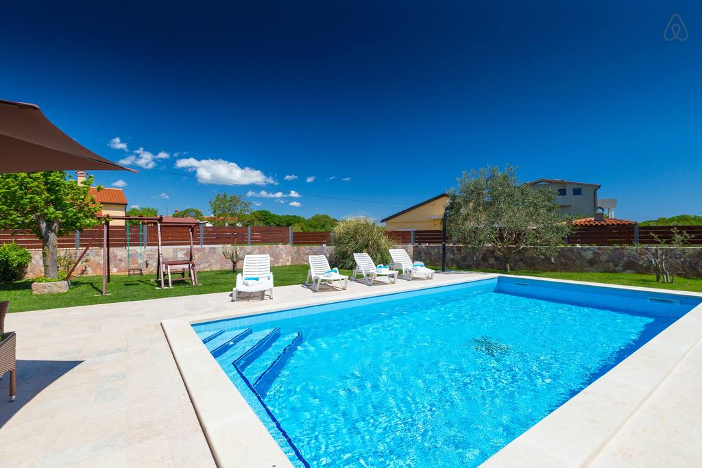 villa with swimming pool airbnb croatia