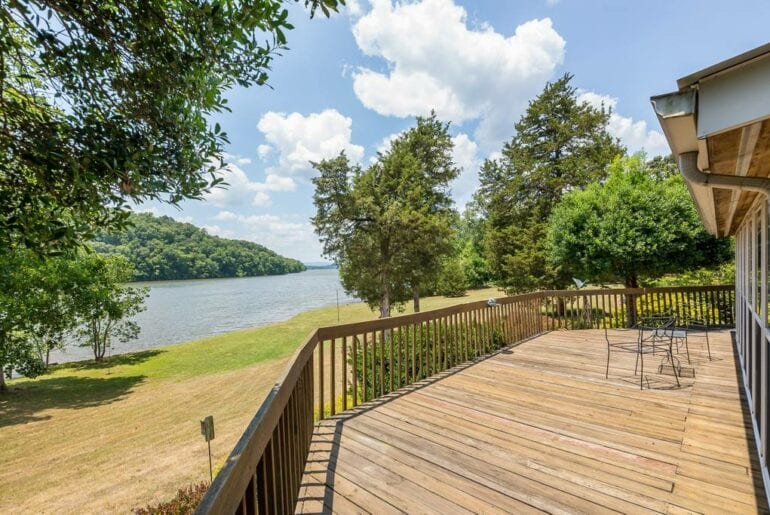 waterfront estate chattanooga airbnb