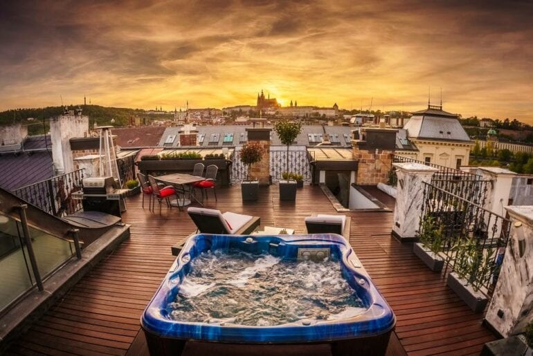 rooftop deck with hottub